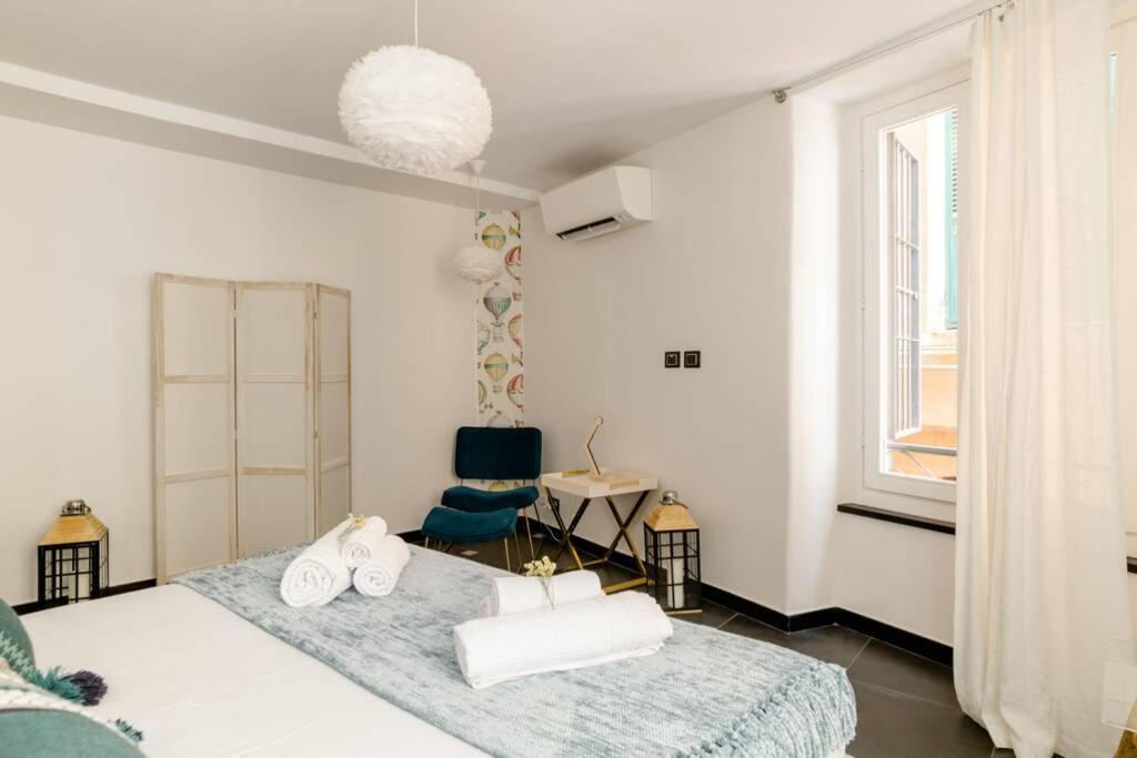 Ravecca Luxury - Centre - Italy Flat Vacation Apartment Genua